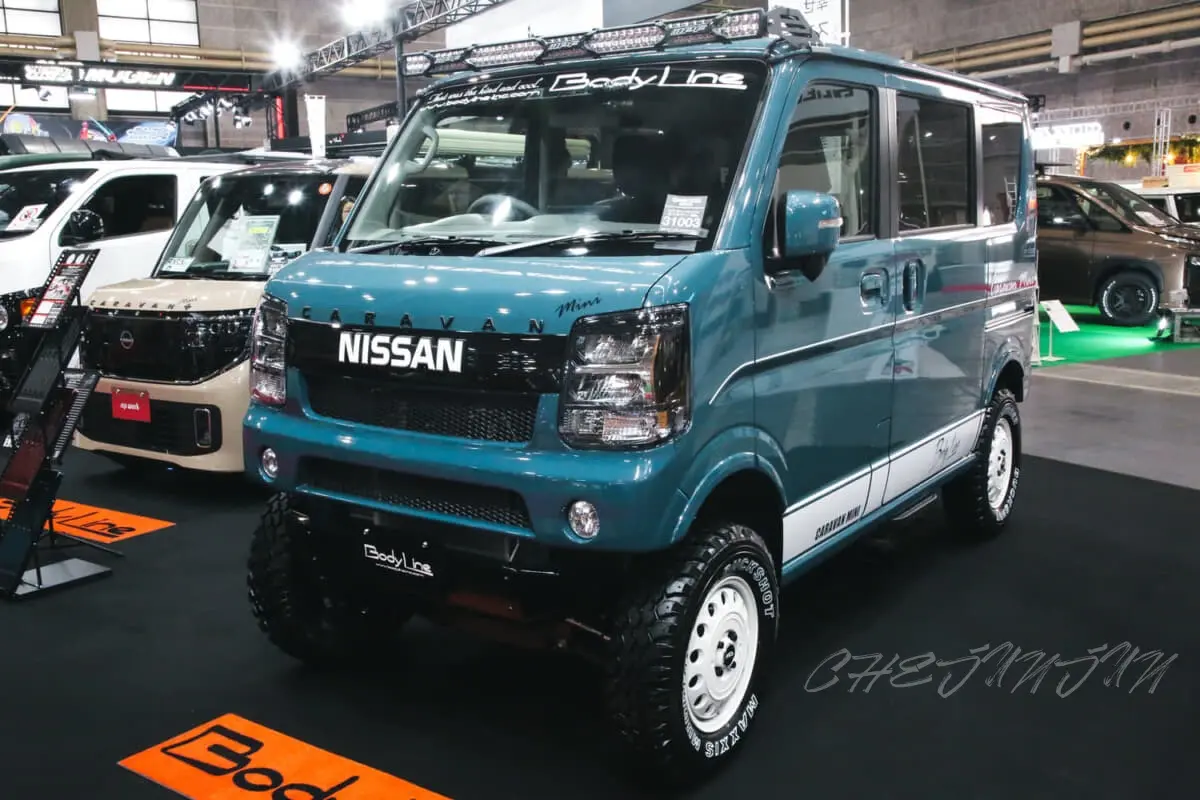 尼桑小汽车NV100。“Charcoal Mini”和“Charcoa...