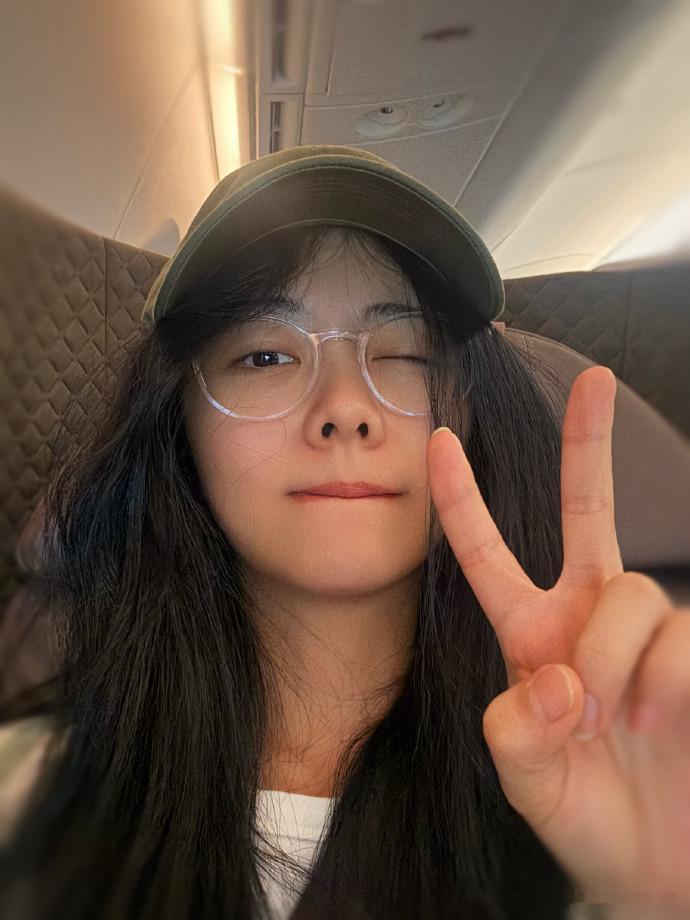 谭松韵开启假期模式谭松韵新剧《兰香如故》顺利杀青，进入吃吃喝喝看风景的假期模式啦