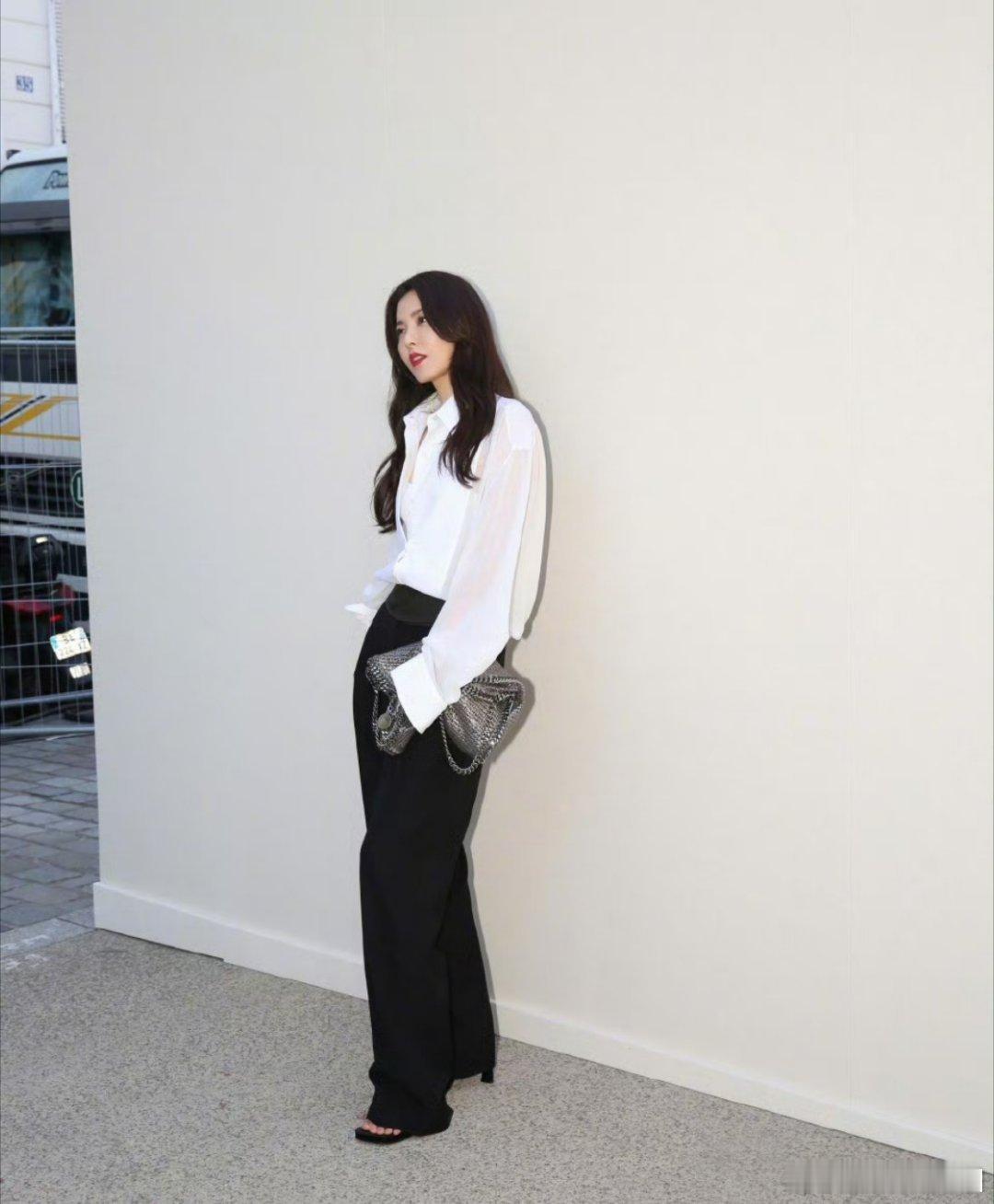 现在在内娱两年背一个包都要被别人吐槽了[666][666][666]曾黎真的是受