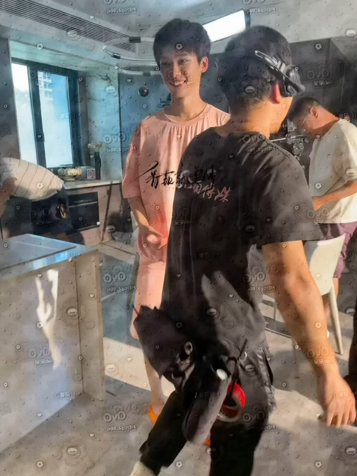 啊啊啊啊没见过的粉衣妈咪