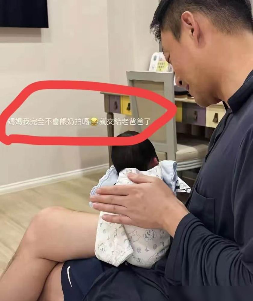 汪小菲抱着新儿子笑开了花，可他这碗水，算是彻底端不平了。
 
这边，张兰在直播间