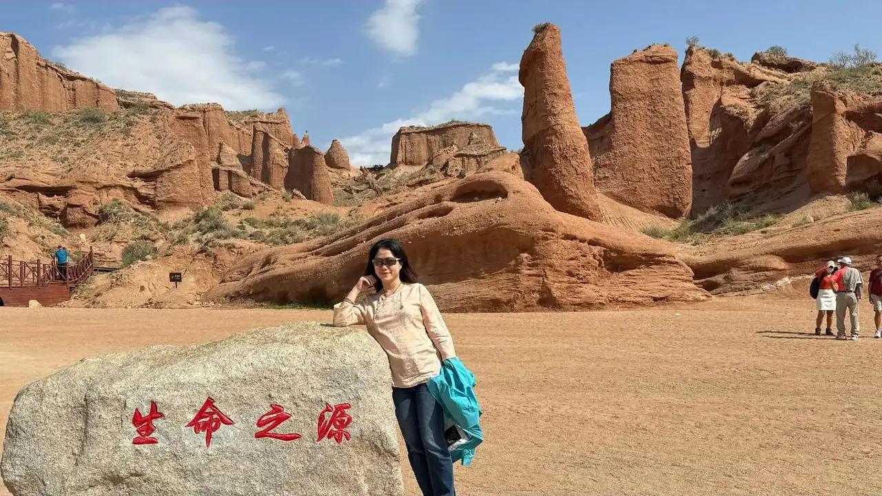 终于看到一个不一样的翁帆了，现在简直就像一个三十出头的女士。

自从她丈夫杨振宁