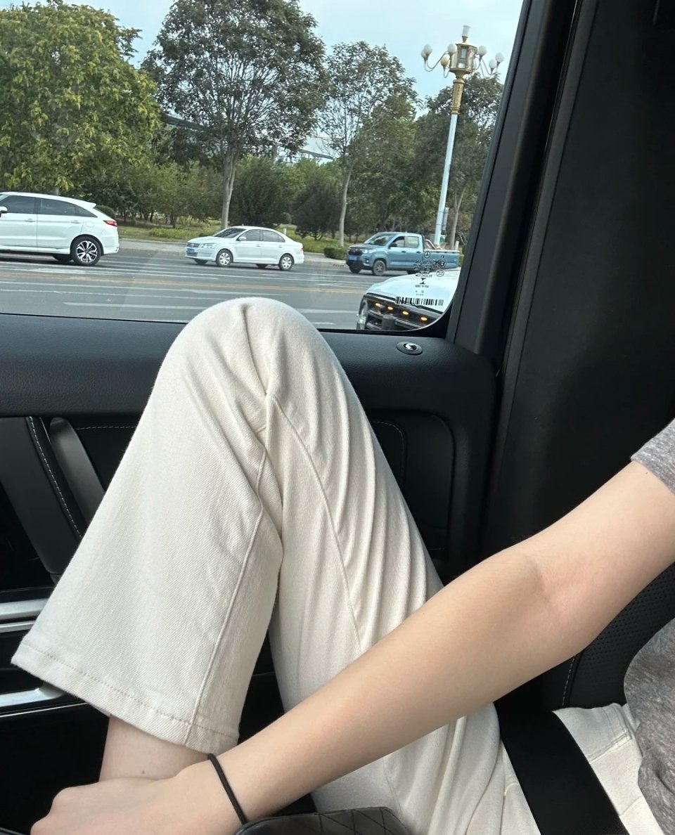 有心情就化妆 没心情就素颜遇到对的人就结婚 没遇到一个人也挺好的 自己有自己的生