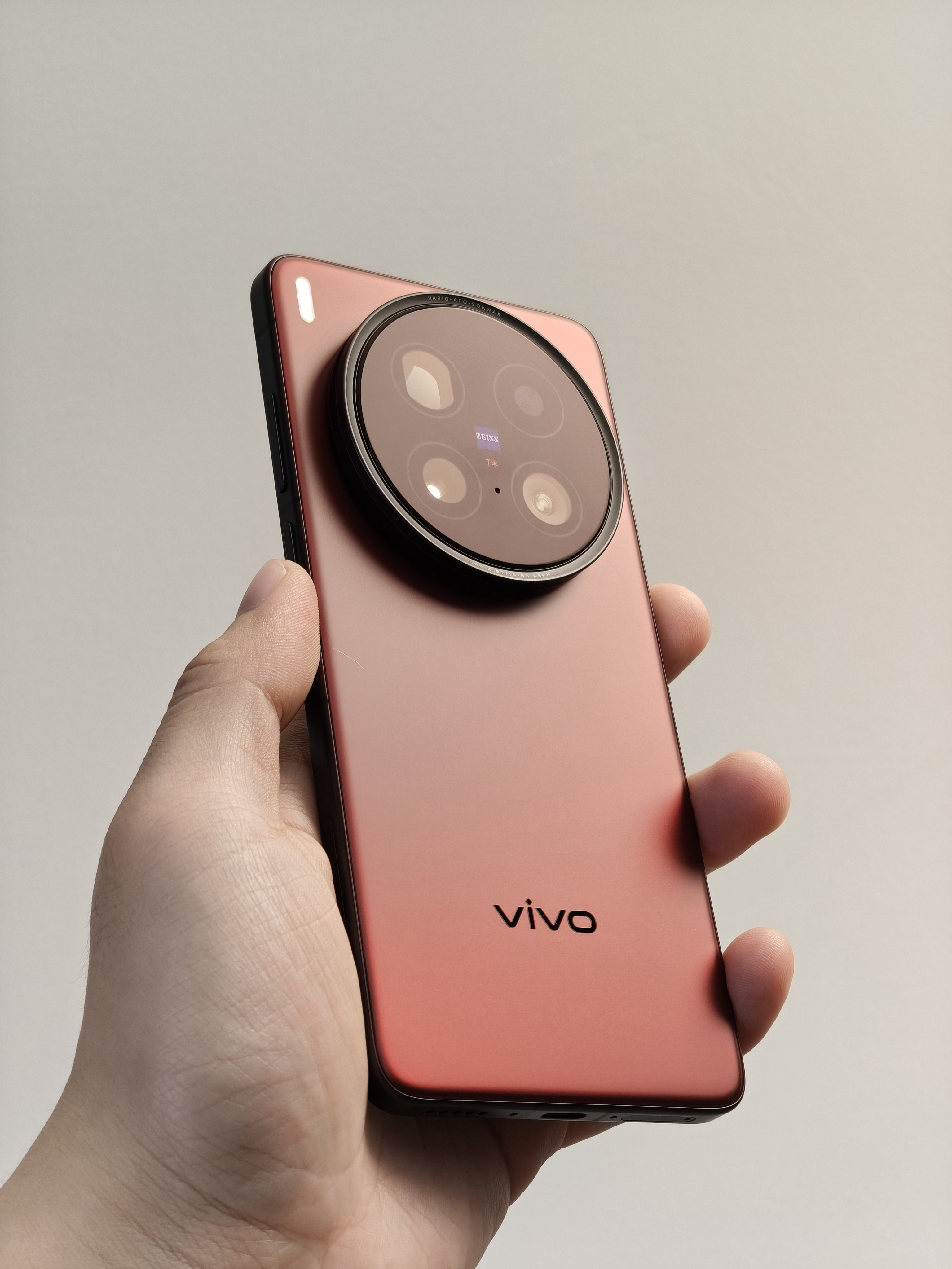 今晚买 X300 Ultra，最后来看看 X200 Ultra。实际上我对 X2