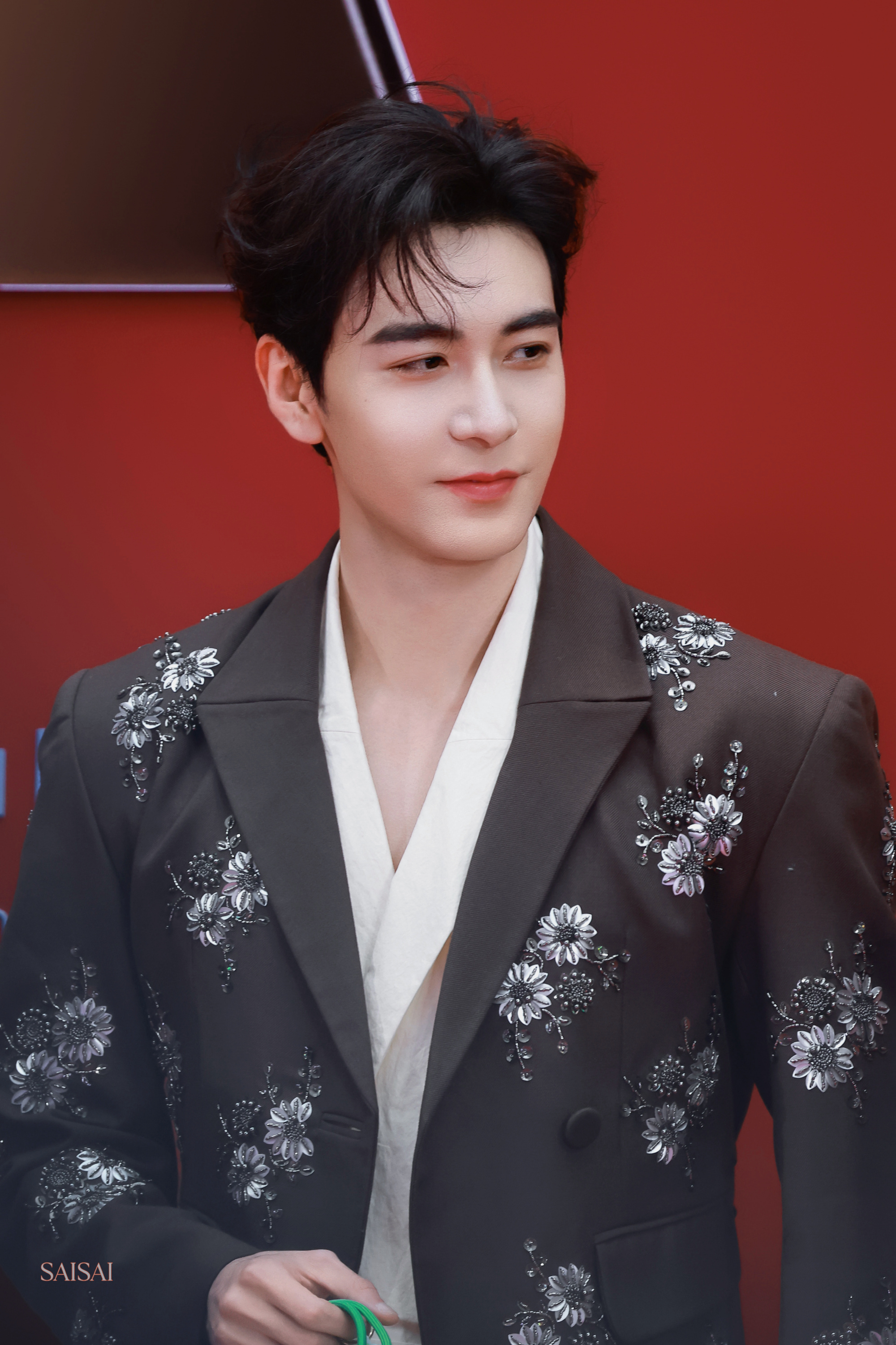 陈星旭金鹅奖出图陈星旭金鹅奖红毯给我帅的一跳又一跳啊！生图状态太好了吧，精致五官