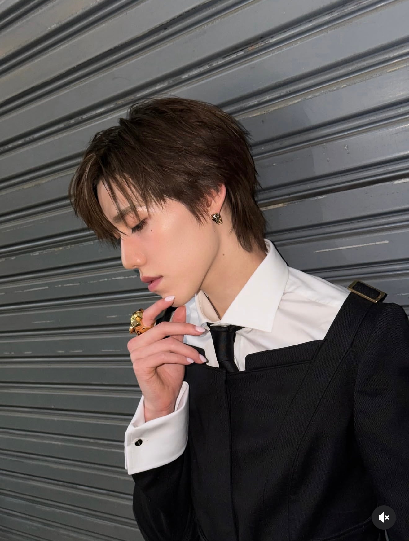 那么pp的造型师是谁啊！强出一大截！特别是这一套，从服装到鞋子配饰都满分啊！厉害