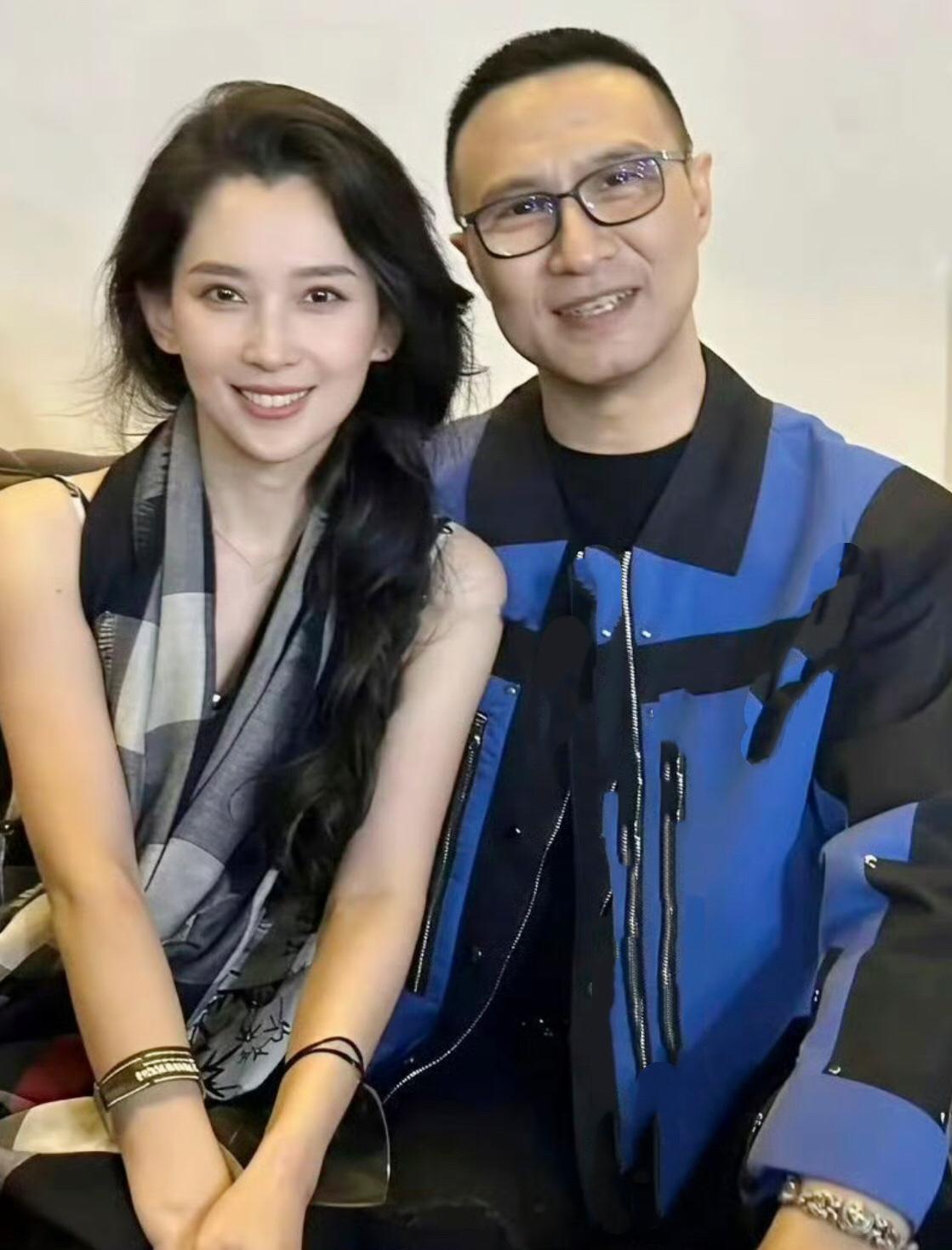 汪峰倾心的森林北，滤镜加持下氛围感拉满，可一旦脱离美颜，就是很接地气的普通女性。