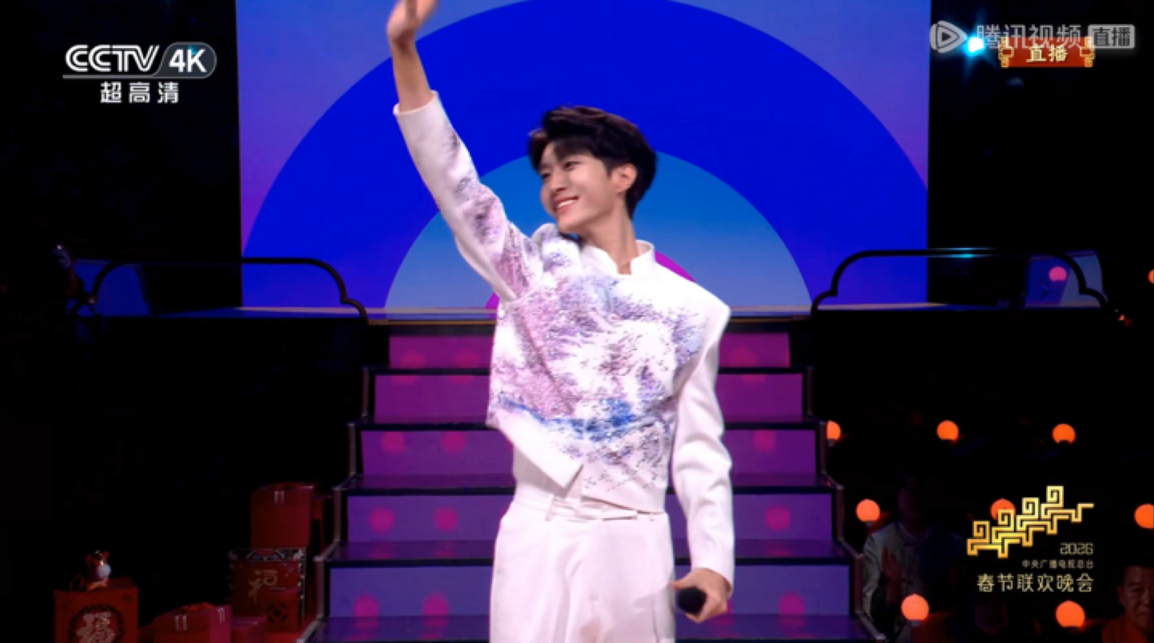 范丞丞这个笑太漂亮了意气风发，真的get到少年感了这笑起来太漂亮。。 