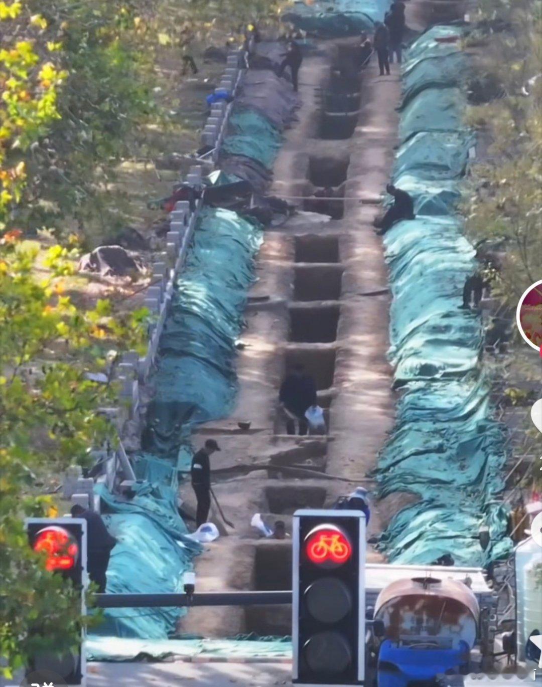 洛阳头条洛阳随便一铲子下去都是王朝。中州路下穿隧道工程突然停工，不是因为工程慢，