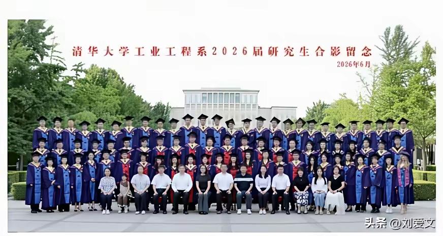 这很好，
孩子的妈妈肯定也在照片里。
妈妈很有心计。一方面呢，她希望自己的孩子能