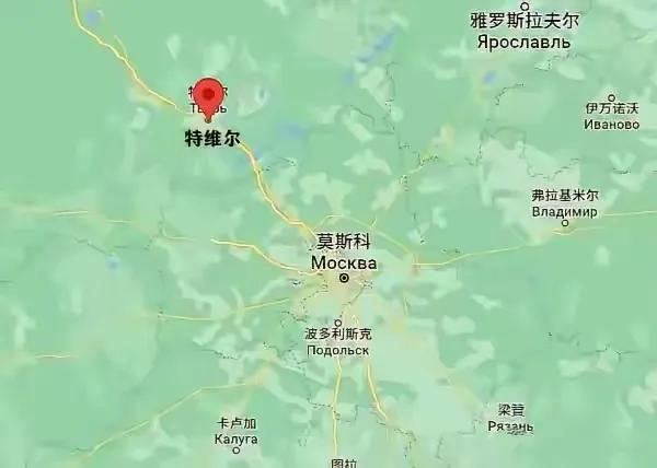 俄罗斯特维尔州107兵工厂弹药库被袭击，爆炸威力相当于核弹，现场火光冲天，一片狼