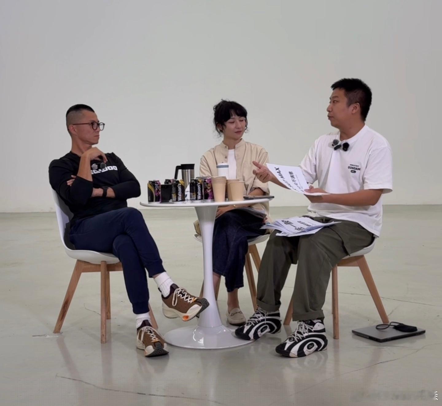 说白了，陈震的主旨就是我主观无敌，你和他掰扯他的主观是否合理没有意义。 ​​​