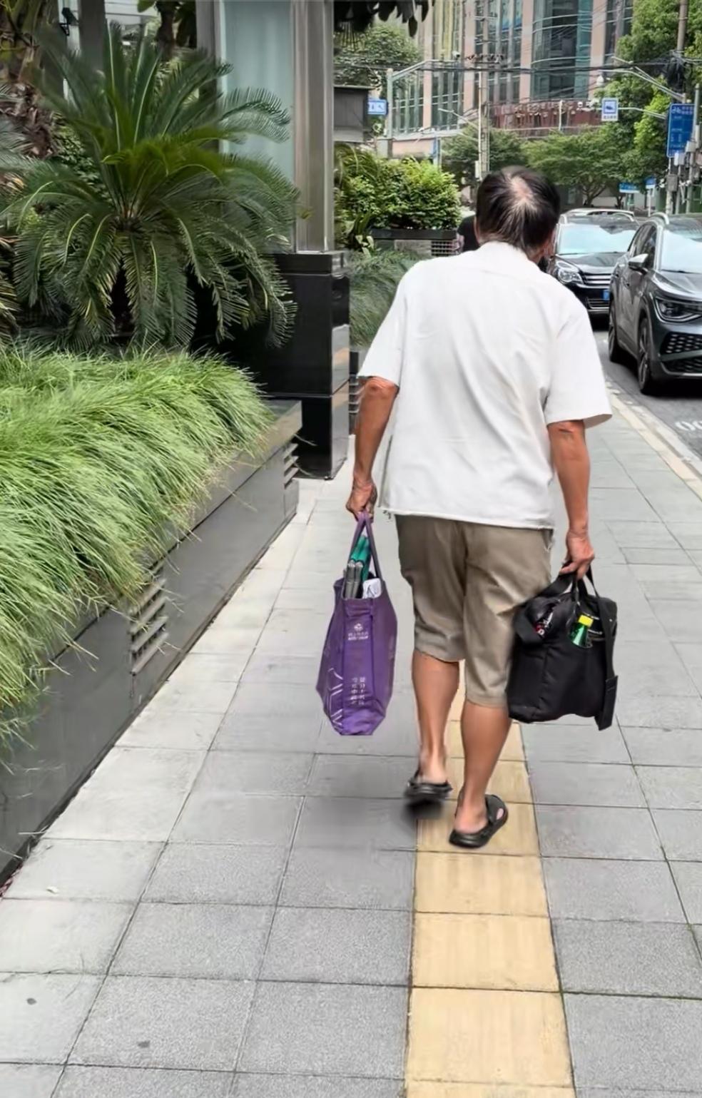 上海建工爷叔，现在所到之处，都有自媒体人跟拍小视频，对自媒体人而言，追逐的是流量