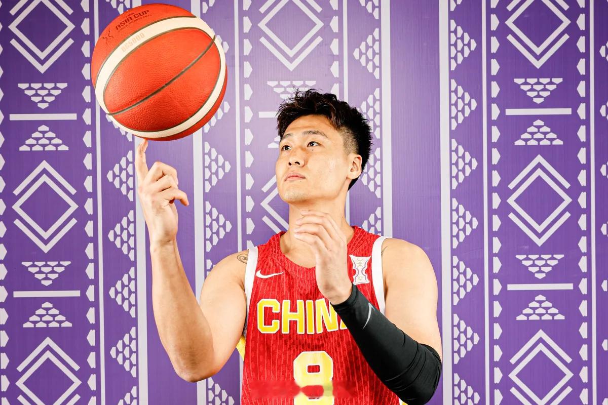 中国男篮 亚洲杯官方写真，中国男篮的上线了一部分。 ​​​
