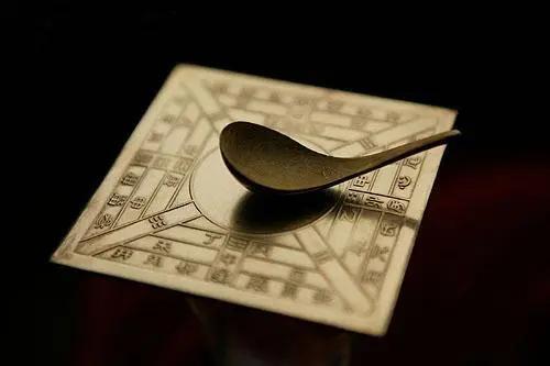 指南针真的是中国人发明的吗？
春秋初《管子·地数》提到“山上有磁石者，其下有铜金