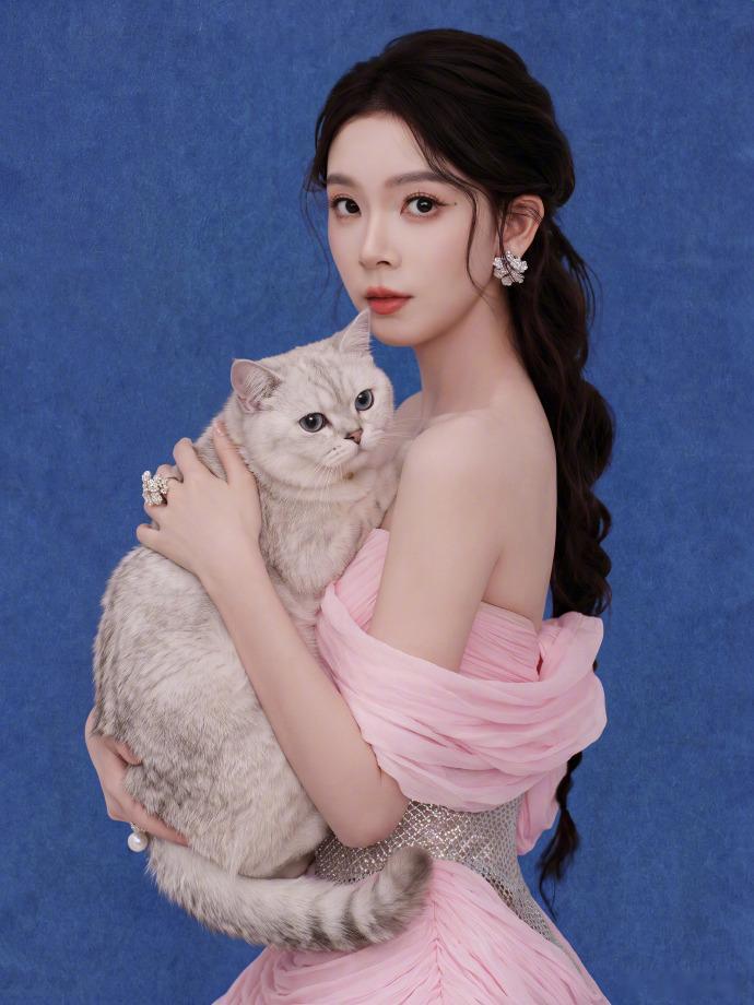 陈瑶粉色美人鱼陈瑶粉裙美成啥样了 陈瑶粉裙很惊艳，美人鱼既视感。 ​​​