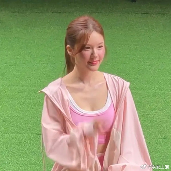 在赵露思脸上看到了好多韩国女明星的脸啊 