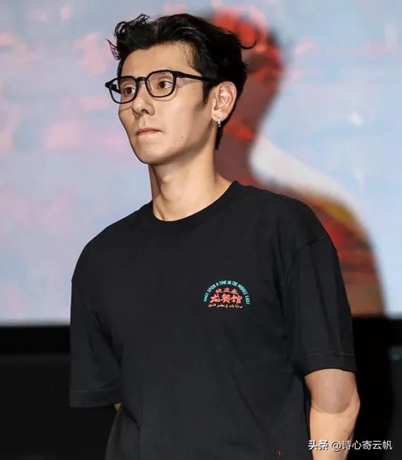 为什么蒋奇明总能有这么多戏拍？
 
原因其实很好理解。
 
不是他有背景，也不是