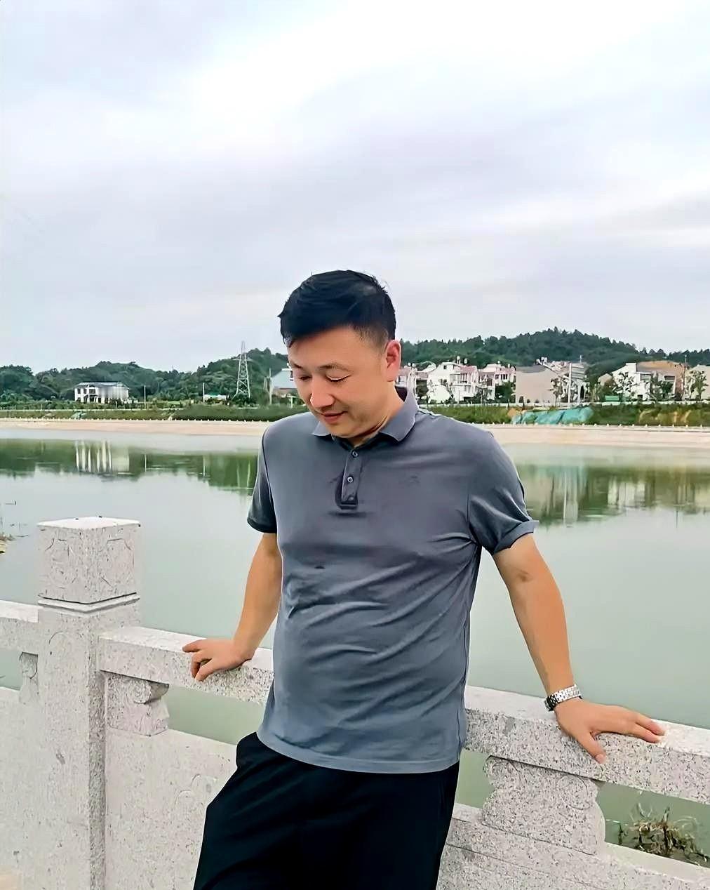 老公去做了一次全面体检，
天哪！
我翻着报告单手都在抖，高尿酸、高血脂、糖尿病前