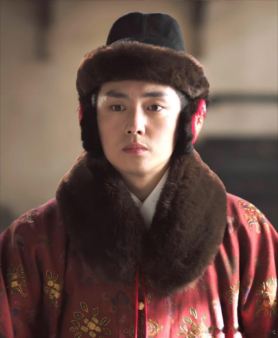 翟子路评论区说实话杨洋粉丝别骂翟子路了，他的脸蛋子长的肉囔囔的，不是能古装大爆的