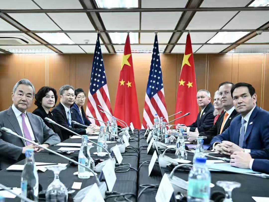 原本很多人预测中美外长很难在马尼拉会面，因为王毅外长行程紧张，会后马上要飞往吉尔