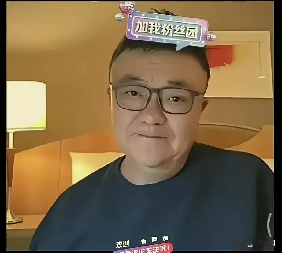 人呐，总是都那么现实。董路在直播中说，因为当初自己力挺国家队主教练李铁。李铁进去