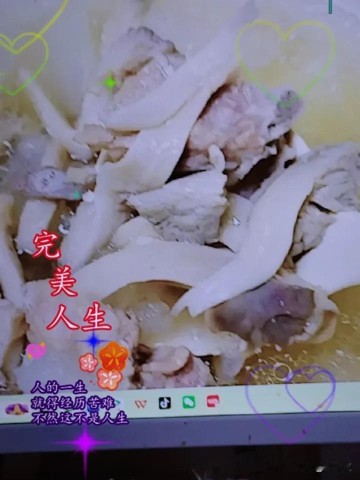 冬瓜菌菇肉片汤。三伏天适合吃的家常菜，补水润燥又健脾祛湿。
