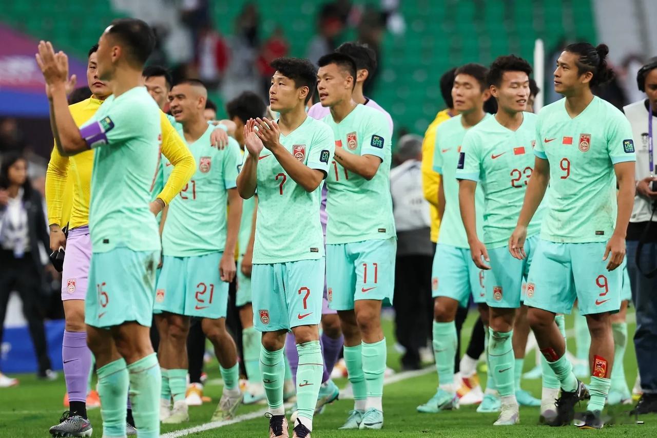 都别急着否定郑智，他若能当选国足主帅，将会有四大优势:
  1、江湖地位显赫，威