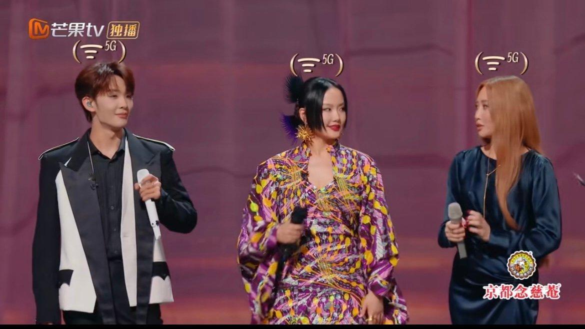 黄龄这波操作太秀了！《声生不息》现场零帧起手，1.5 倍速卡点又快又稳，抽象艺术