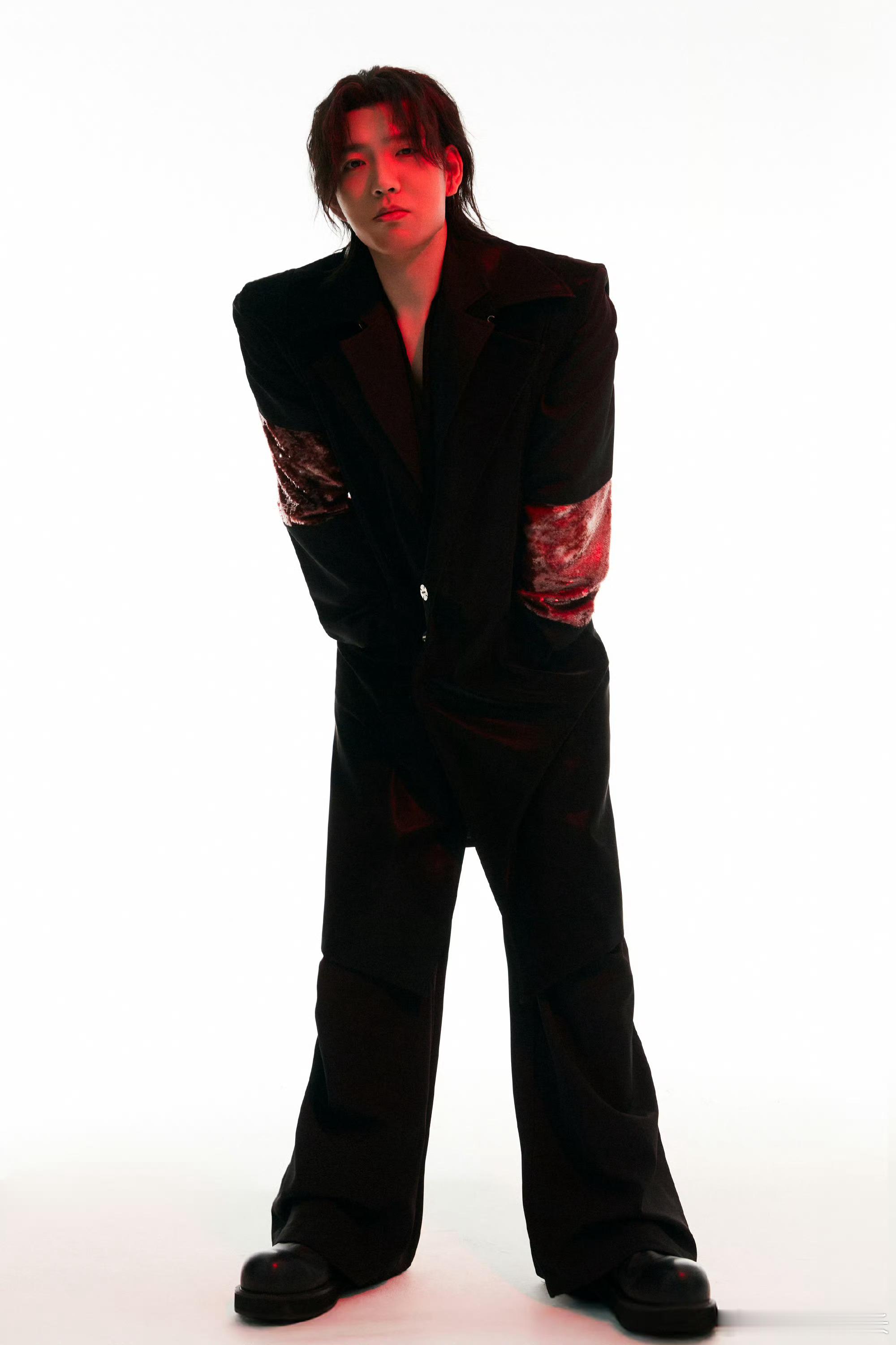 海伦 以为是老登没想到是帅哥 谁能想到《桥边姑娘》原唱这么帅！沧桑嗓音配俊俏长相