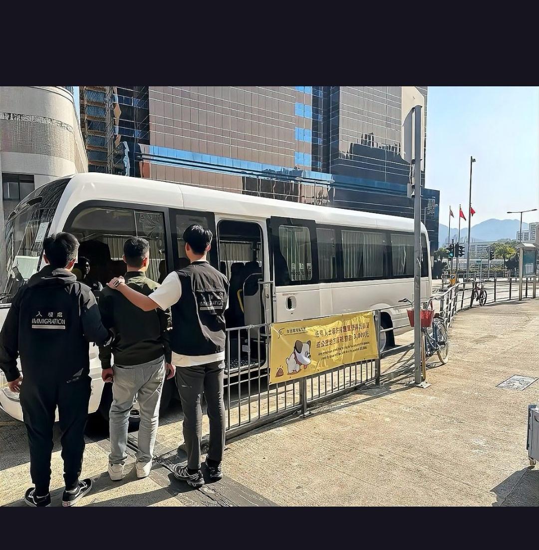 香港中环劫案：金融安全与治安警钟长鸣

12月18日，香港中环新纪元广场附近那起