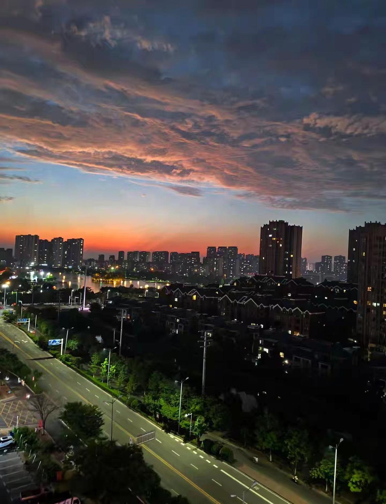 我也才十几岁为什么这吗累呀。好累啊!我也才十几岁虽然我表面活泼开朗在朋友面前也总
