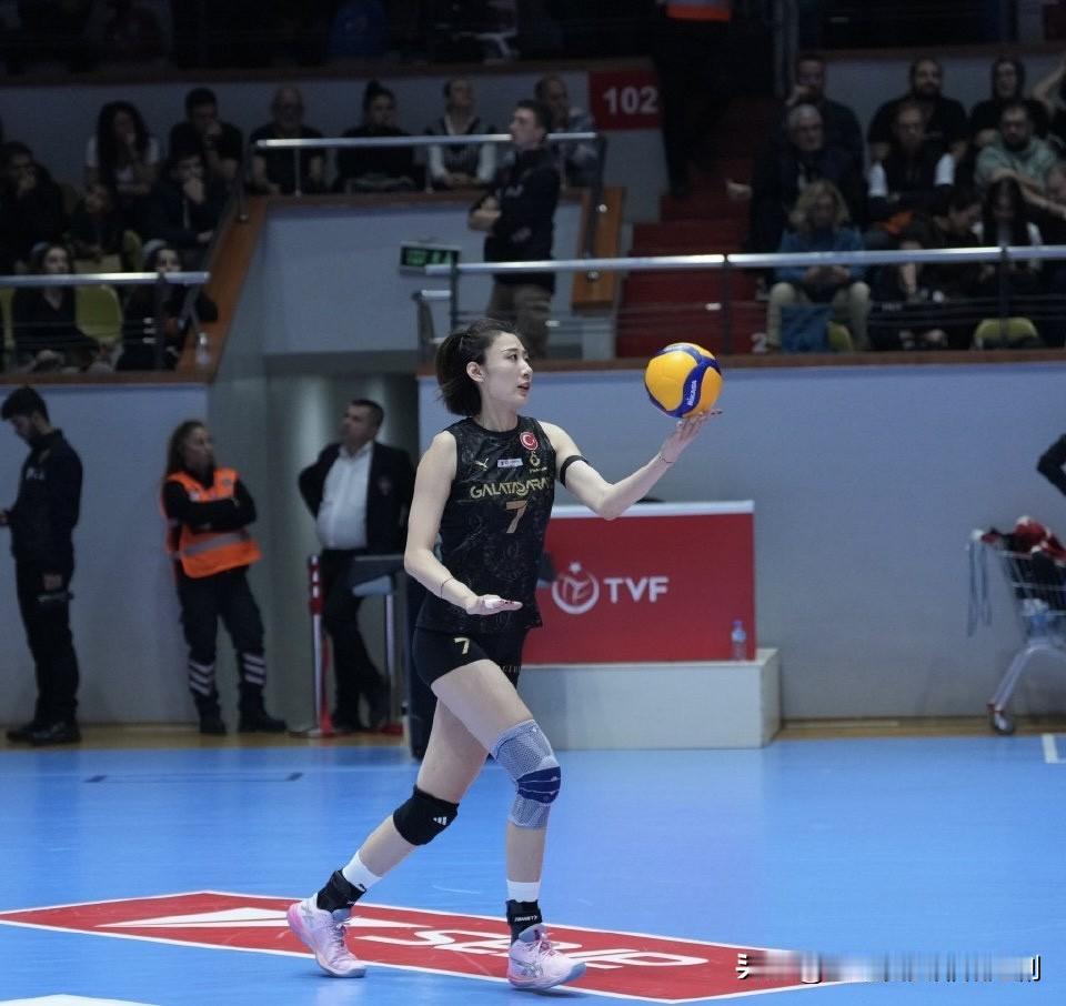 欧联杯1/16决赛之后，王媛媛接受土耳其记者的专访，谈到加盟加拉塔萨雷的感受、队