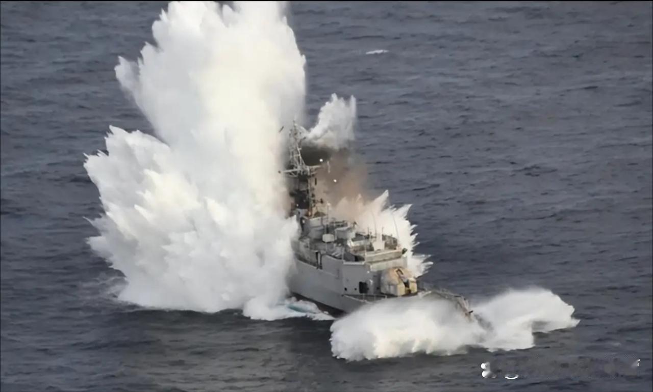 最新消息：来势汹汹，美军突然袭击“贩毒”船只。



美军称12月30日，在东太