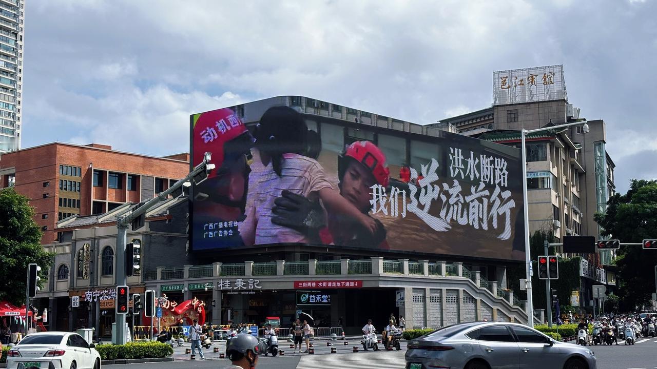 看到这一幕，眼眶瞬间湿润了

抖音玩法合伙人计划 情绪音乐玩法新风向 南宁中山路