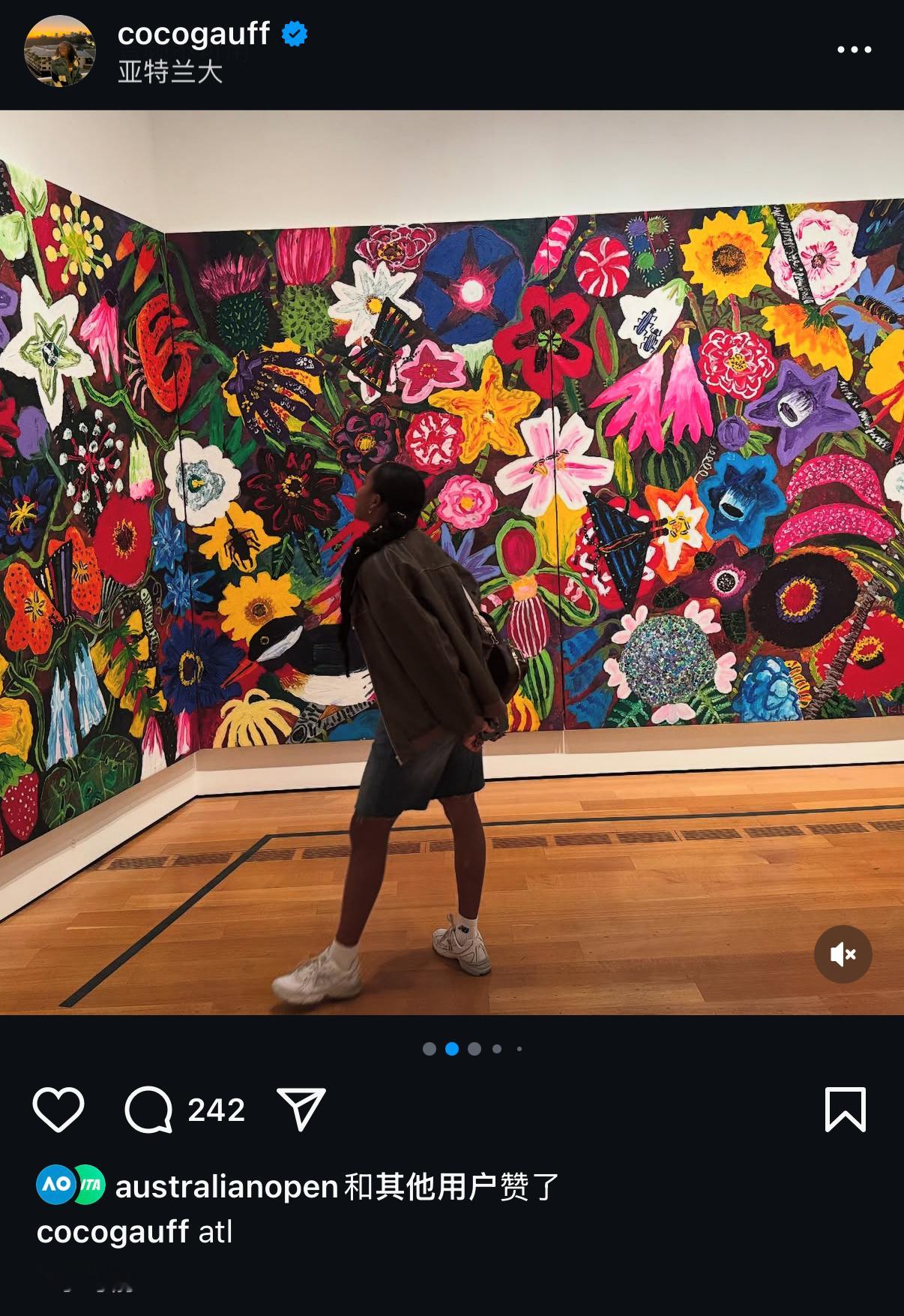 高芙还在美国看展聚会🎈柏林今天已经开打了应该会退赛吧？网球 ​​​