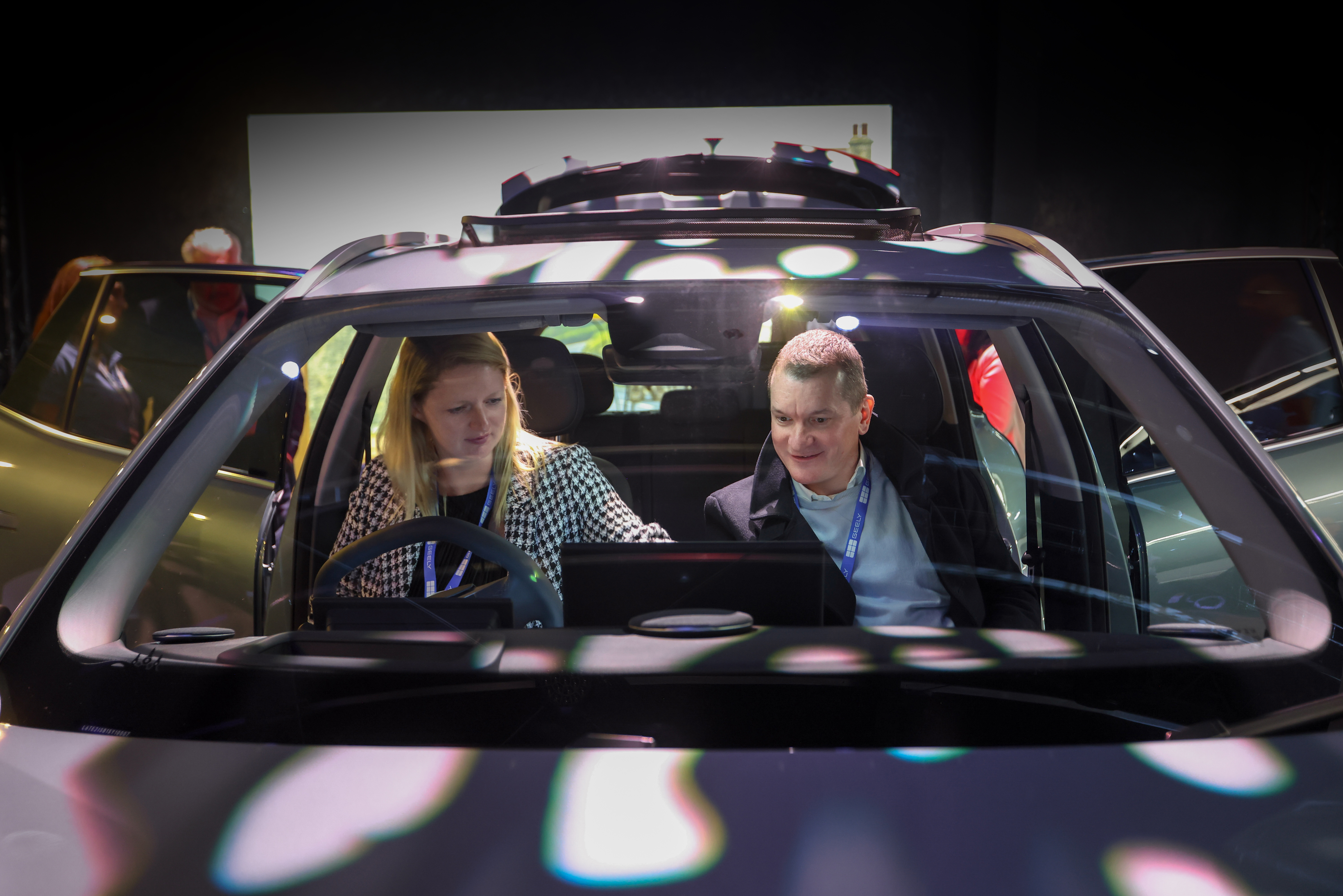 吉利汽车未来五年计划在欧洲推出15款全新车型，建立超过1000家销售网点，目标成