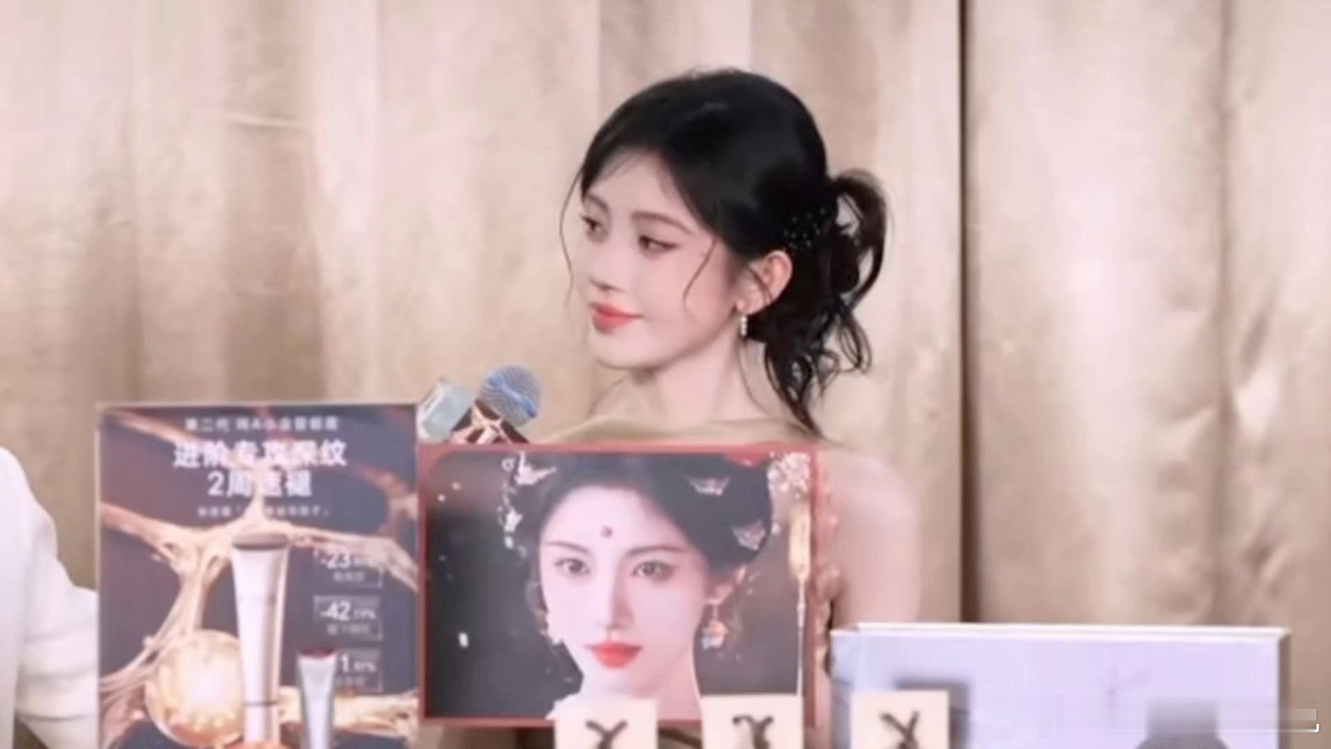 鞠婧祎直播她真的很有韧劲，一般人遇到她这种待遇，可能抑郁了，她还能冲出来重新出发