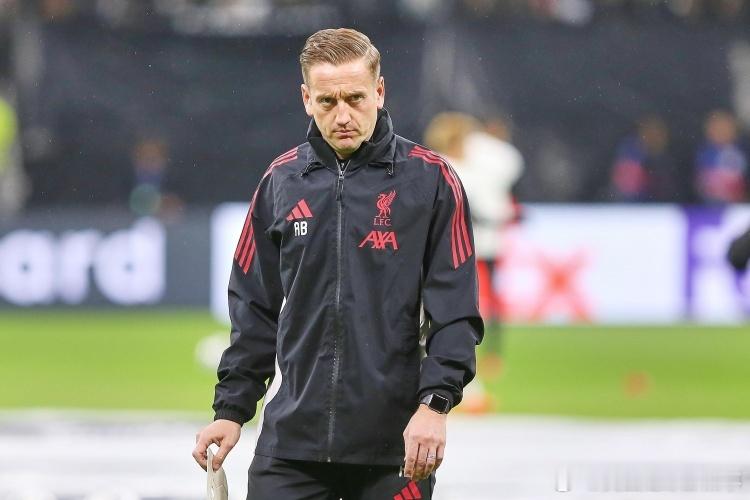 利物浦官方：定位球教练布里格斯离任。本赛季至今，利物浦一共丢了12个定位球（不含