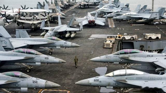 超过300架美军飞机被部署在美国中央司令部,准备对伊朗采取军事行动。 