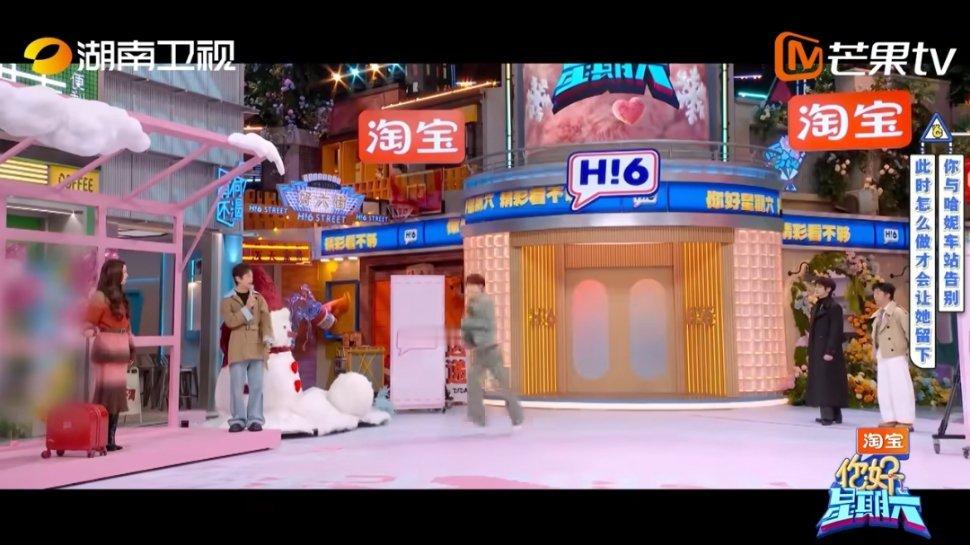 丁程鑫还是太抽象了丁程鑫演绎车站挽留名场面，喊哈妮克孜“哈孜”，为押梗不管不顾，