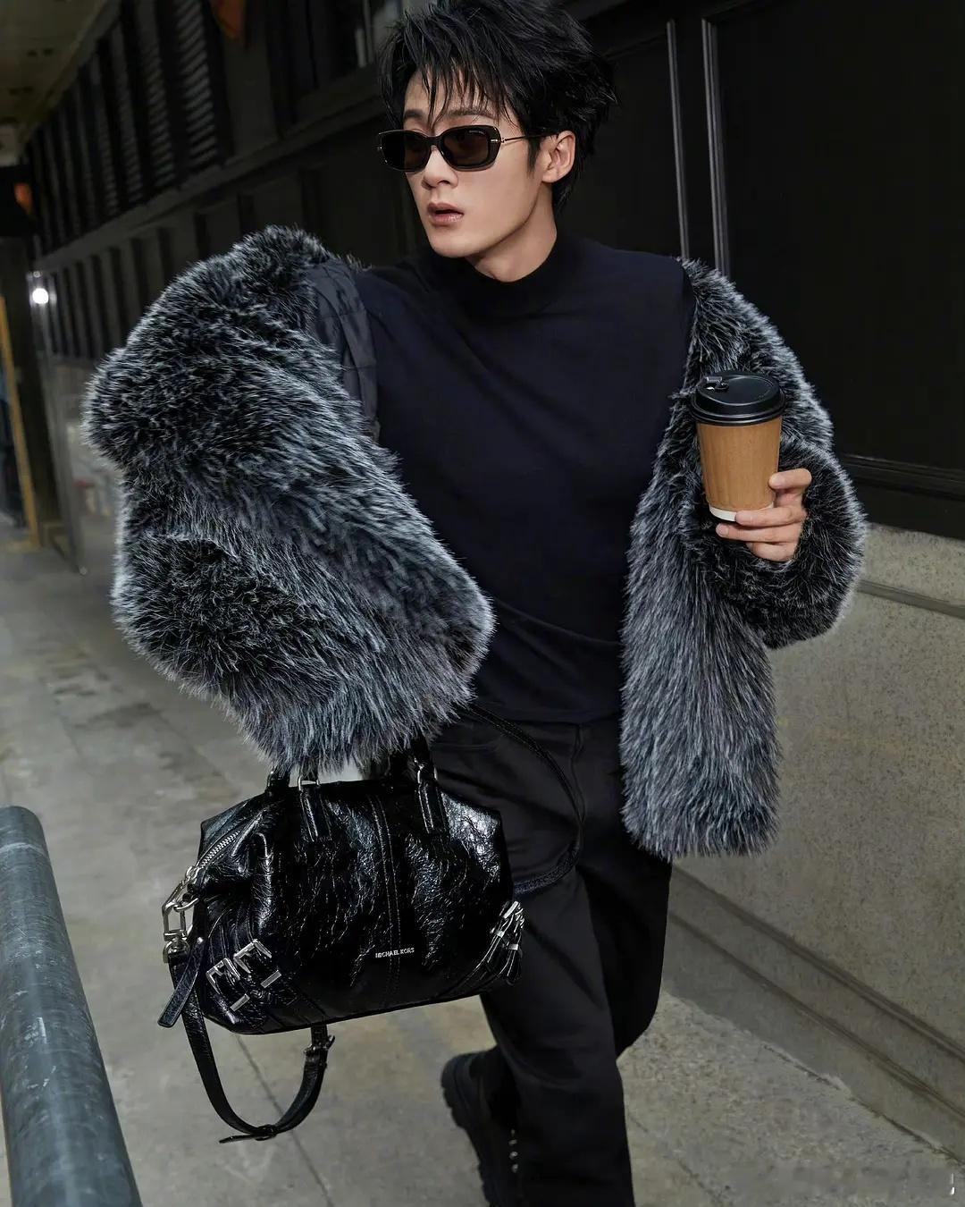 檀健次这组图还是有点时尚感的……就是把他拍的有点矮…… ​​​