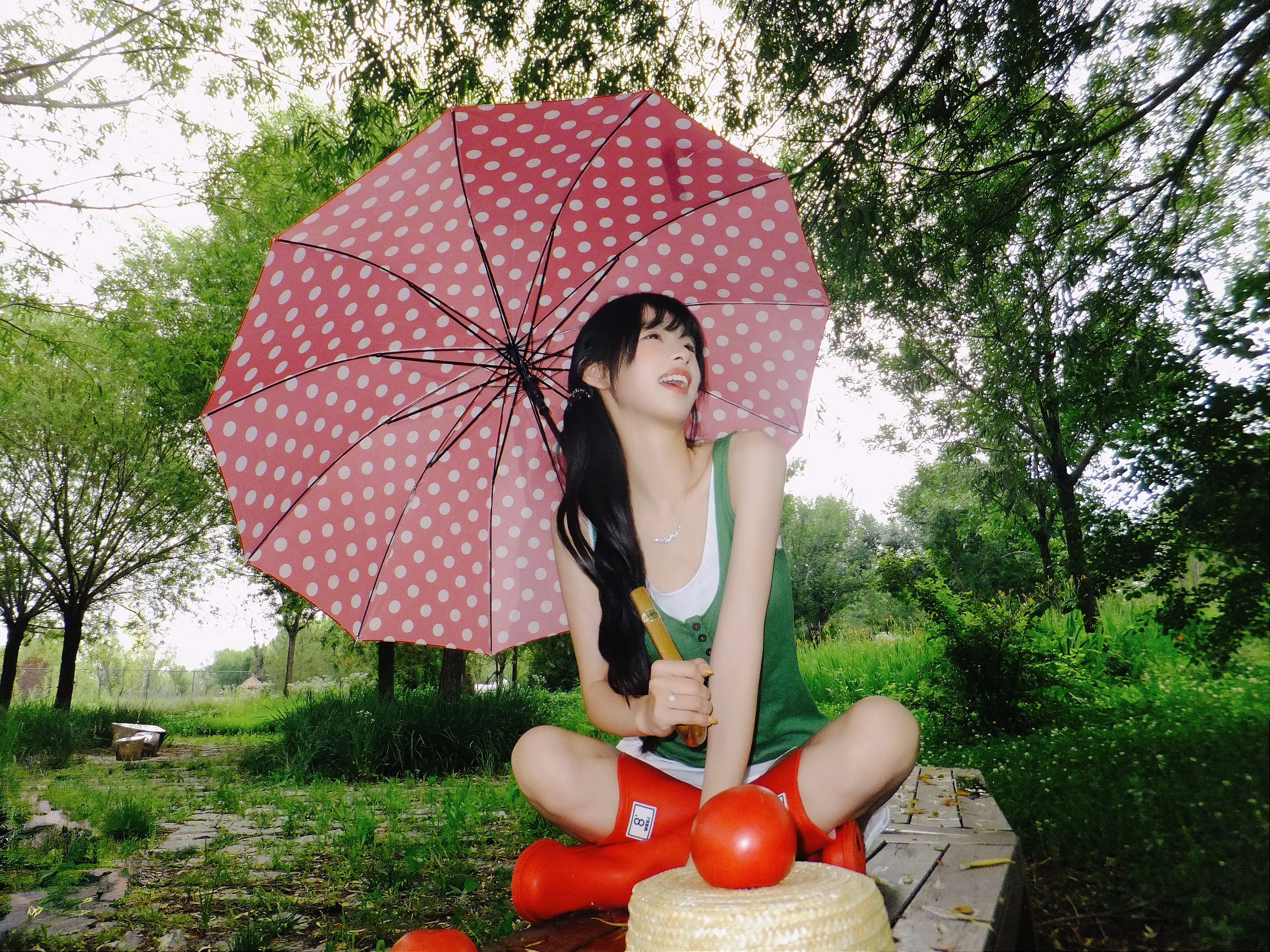 想成为一棵树 生长出纹路 拥抱你的荒芜。