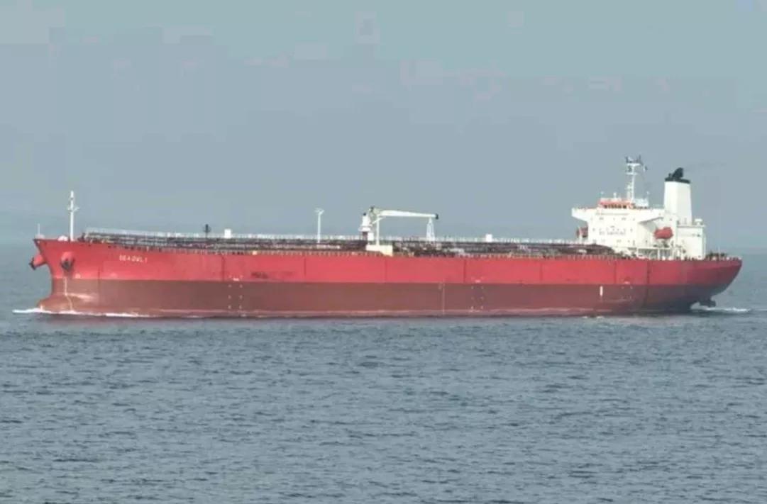 共同社报道，当地时间24日，经多名内阁官员证实，一艘装载200万桶原油，由伊拉克