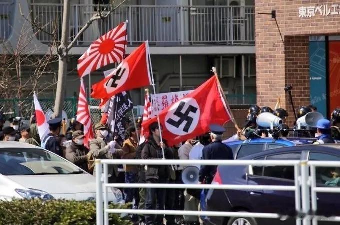 这就是某些殖人说的“日本已经反省了”？
欲让其亡，必使其狂，既然言语谴责无济于事