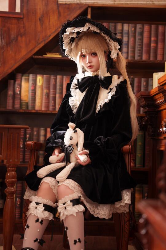 洋娃娃黑色🐰⚫丝绒真的很古董感