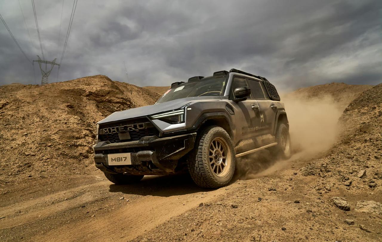 猛士M817这台车，简直就是硬派越野界的“钢铁巨兽”。它外观那叫一个霸气，方盒子
