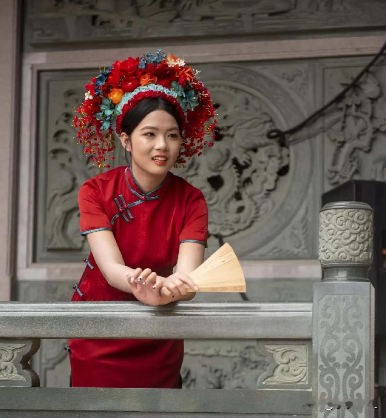 泉州蟳埔以花为簪
旅行随手拍
二、泉州蟳埔
泉州蟳埔以壳为厝，以花为簪。
蟳埔女