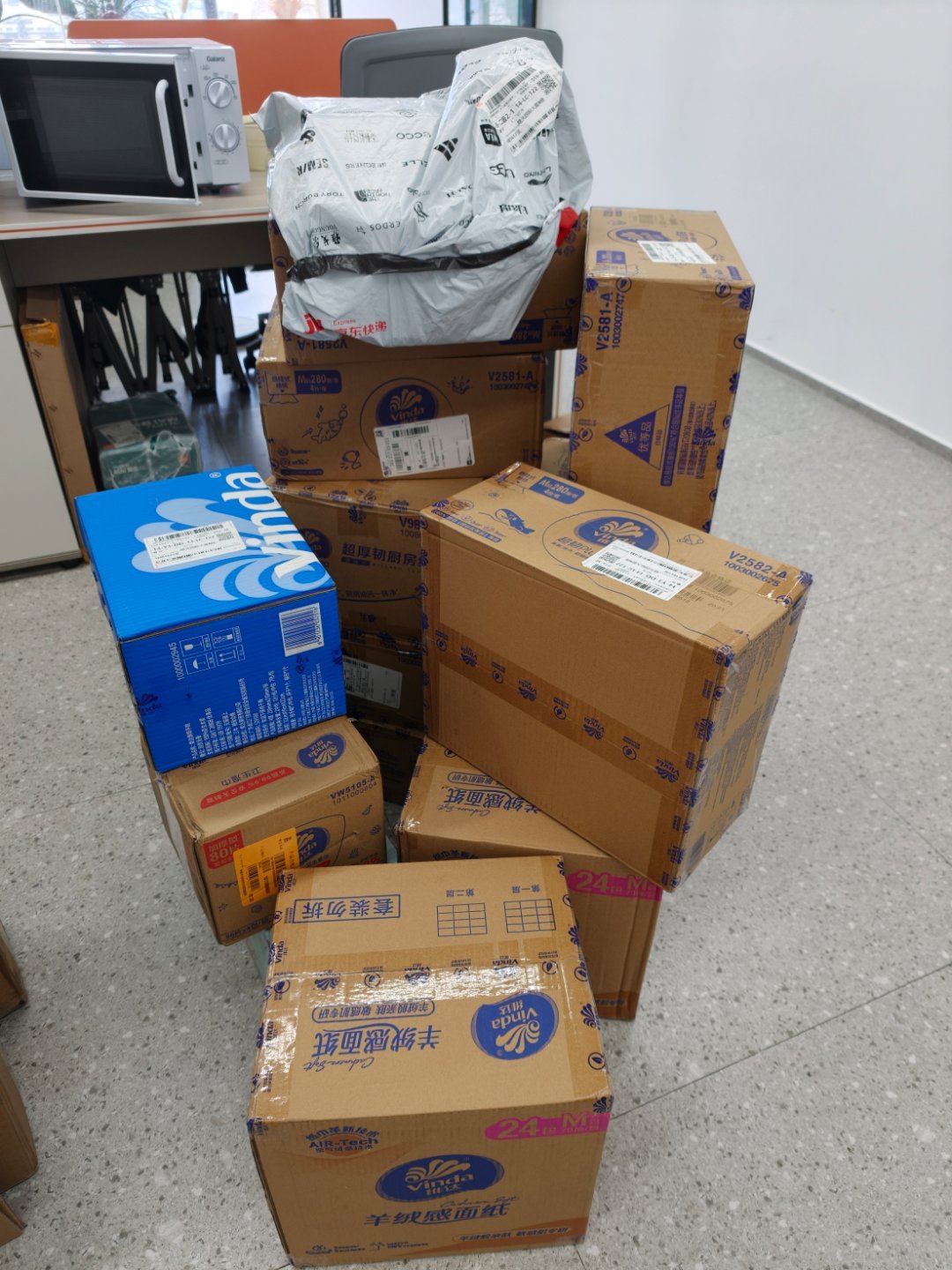 孙颖莎维达品牌全球代言人﻿ ﻿ 到了一部分已经这么多，还是jd最快到齐了，其他等