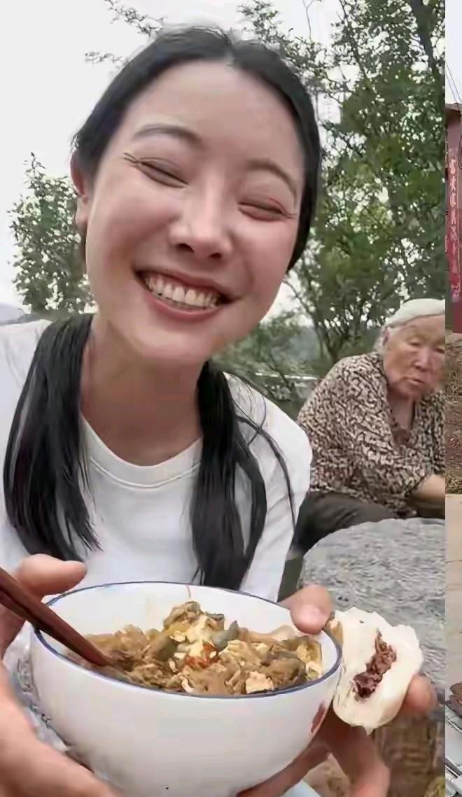 李富贵全网已有1000多万粉丝，没想到在自家的地位还是根本不算什么。事情起因是他